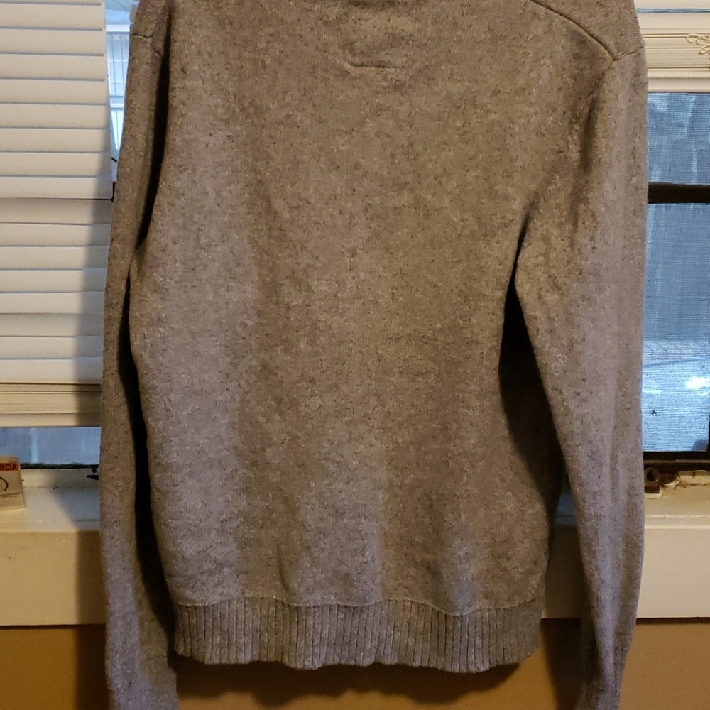 Two sweaters - Picture 3 of 7